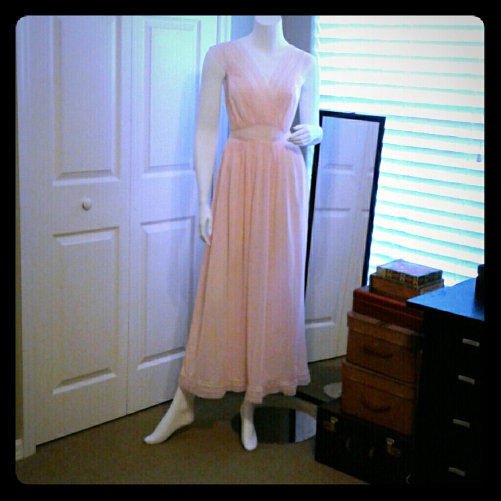 Lovely vintage pale pink nightgown